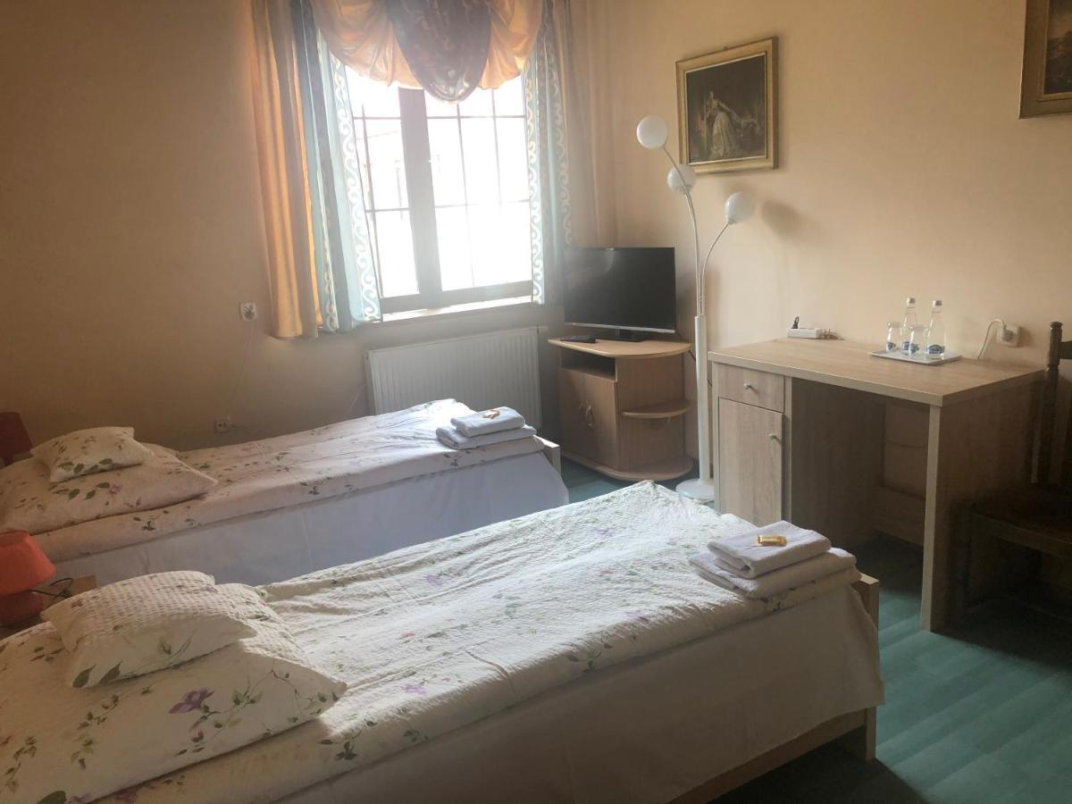 Hotel Zameczek Radomsko Bagian luar foto