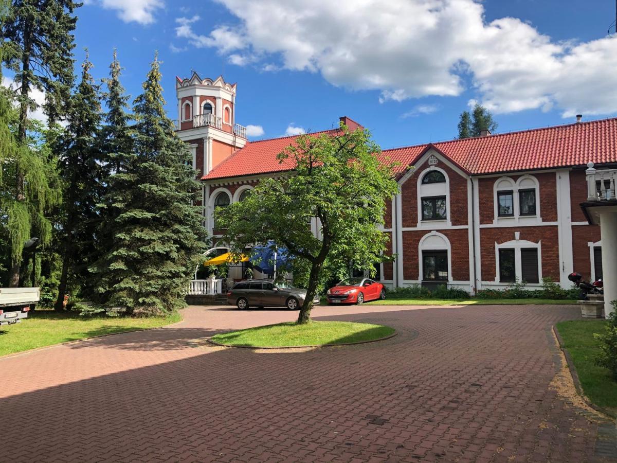 Hotel Zameczek Radomsko Bagian luar foto