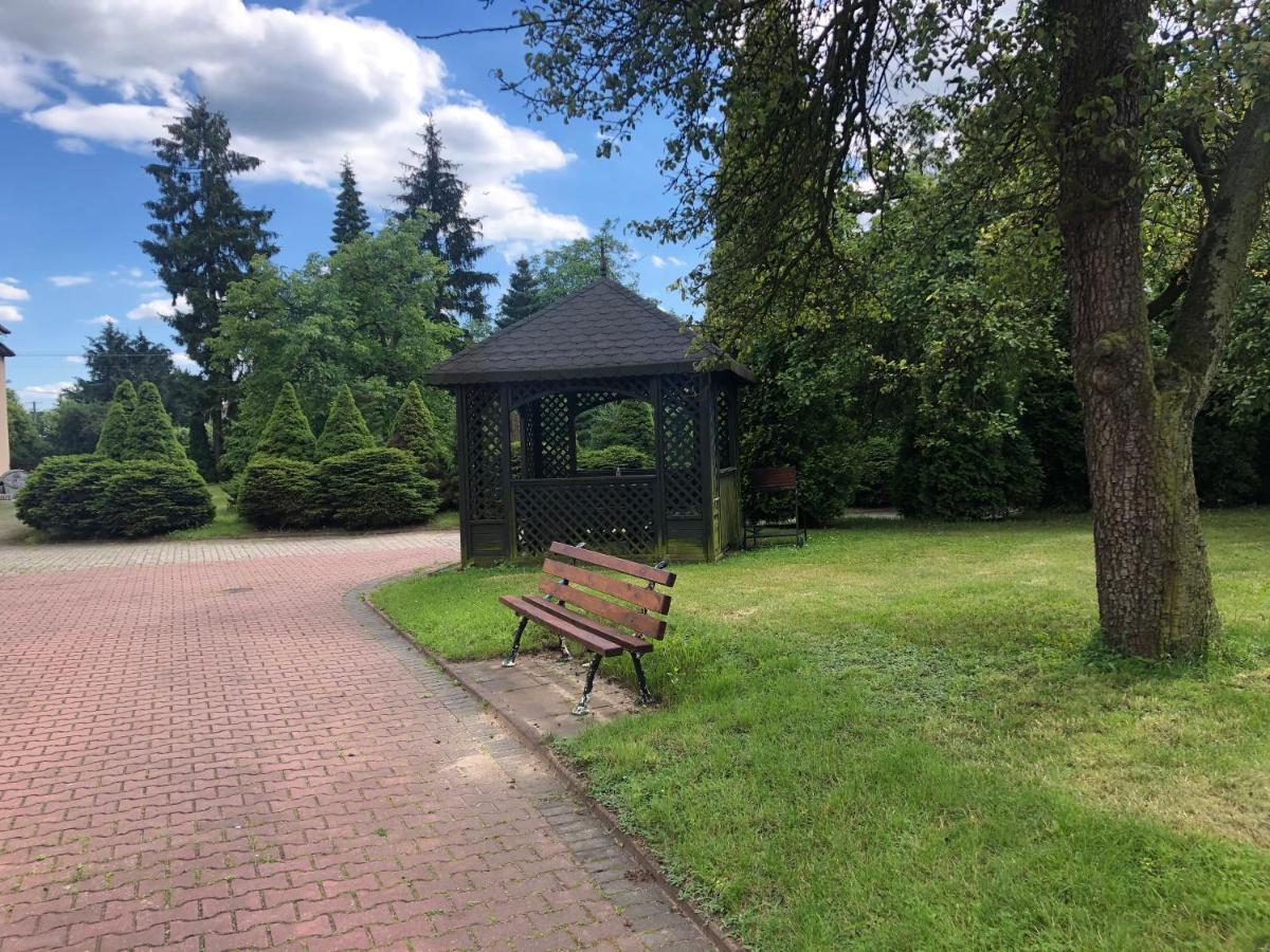 Hotel Zameczek Radomsko Bagian luar foto